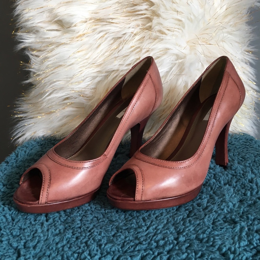Geox never worn peep toe leather pumps-